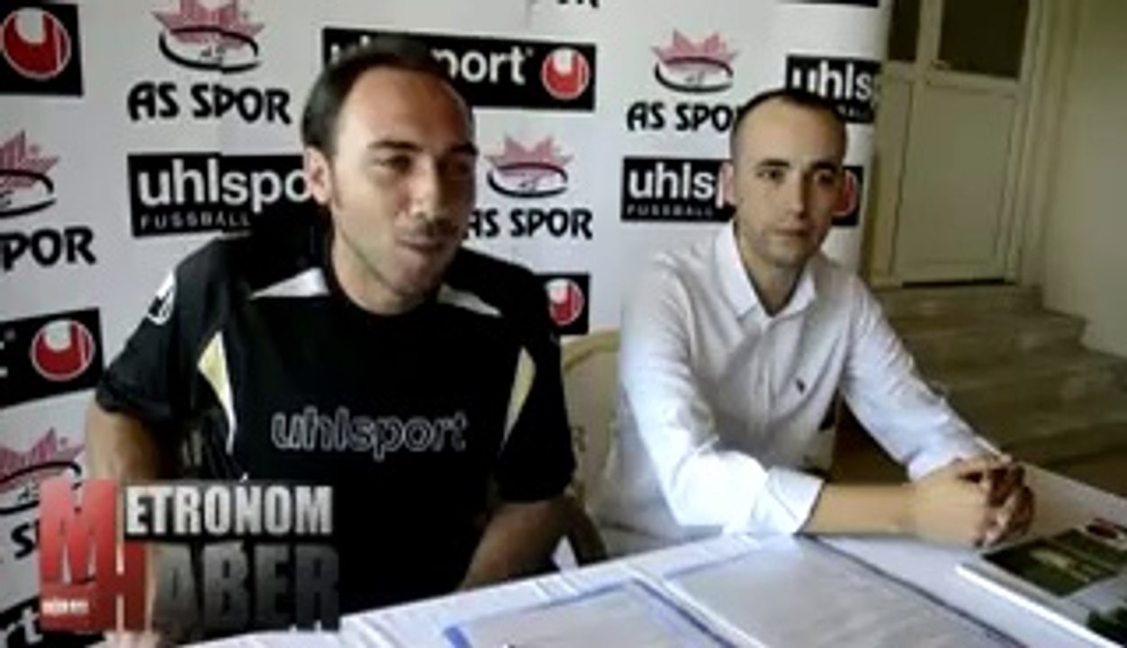 Oğuz Dağlaroğlu'nun Eldiven Sponsoru UHLSPORT oldu