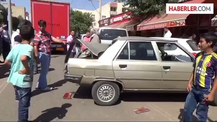 Siverek'te Kontrolden Çıkan Tır, 3 Otomobile Çarptı