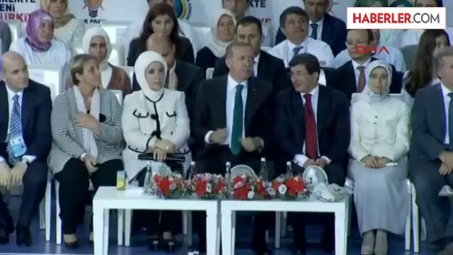 AK Parti'nin 1'inci Kongresi'nde Davutoğlu'nun Hayatını Anlatan Bir Kısa Belgesel Gösterimi Yaptıldı