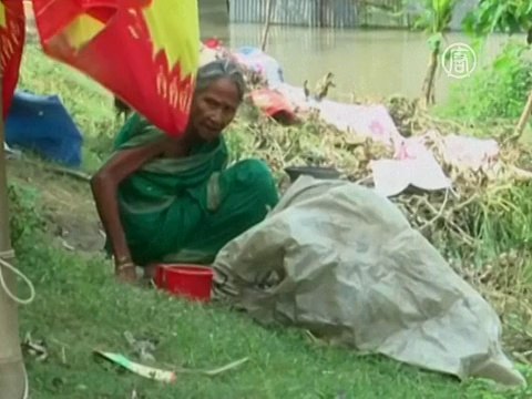 Тысячи стали бездомными из-за наводнения в Бангладеш
