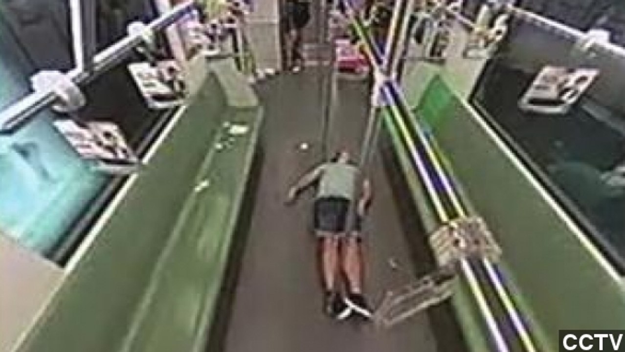 Why Shanghai Subway Passengers Ran Away From Man Who Fainted