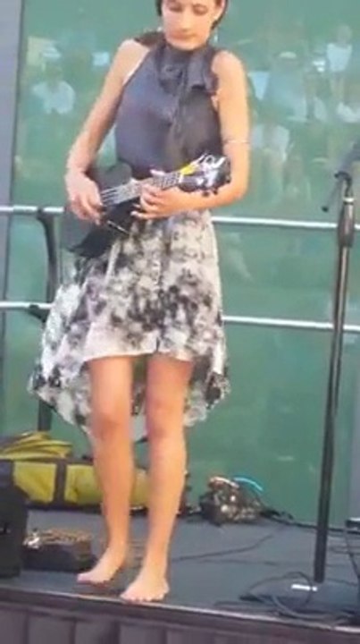 Solo Gitar Hatun Mükemmel Çalıyor.