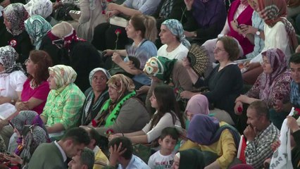 Turquie: Erdogan rend les clés de l'AKP à Davutoglu