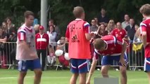 Pep Guardiola irritado com Thomas Muller