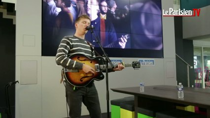 George Ezra chante "Blame it on me" en live au Parisien