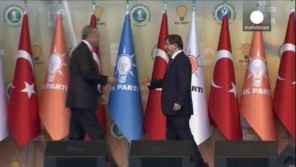 Ahmet Davutoglu prend la tête du parti turc AKP