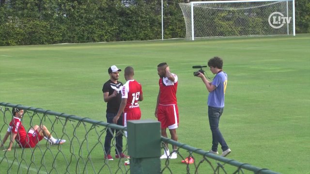Douglas se despede dos companheiros de São Paulo