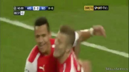 Sánchez faz o primeiro pelo Arsenal e garante classificação
