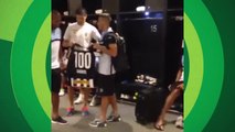 Gabriel ganha camisa em comemoração aos 100 jogos pelo Bota