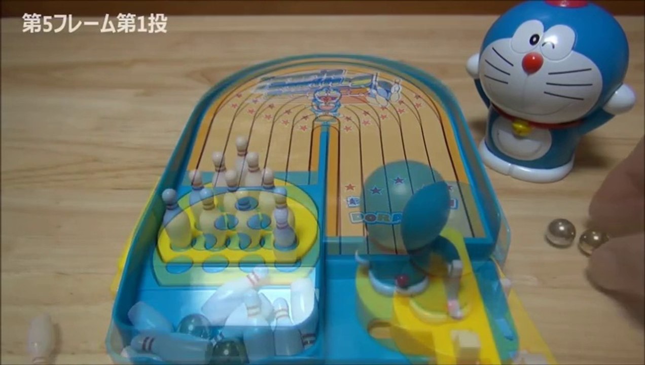 ドラえもんおもちゃ　くるりんボウリング　ボウリングレーンＵターン！？　DRAEMON