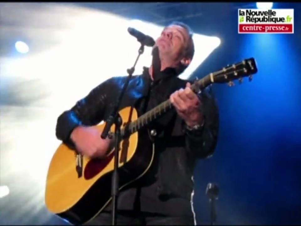 VIDEO. Poitiers : Garou réunit 14.000 Poitevins place Leclerc