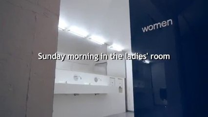 Des enfants font l'amour dans les WC...