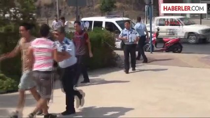 Hırsızlık Şüphelisine Adliye Önünde Mağdur Dayağı