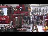 Napoli - Crollo in vico Gelso, calcinacci sulle auto (27.08.14)