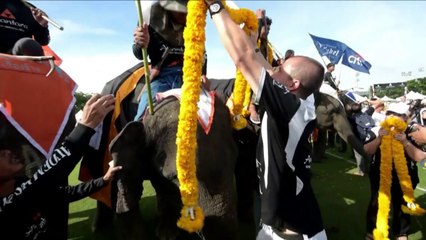 Thaïlande: début du tournoi annuel de polo à dos d'éléphant