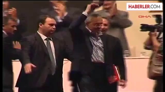 Arşiv CHP 33 Olağan Kongresinde Kılıçdaroğlu Kasket Takmıştı