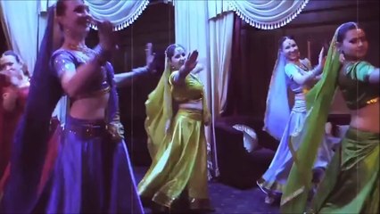 cute girl dancing on bollywood songs
