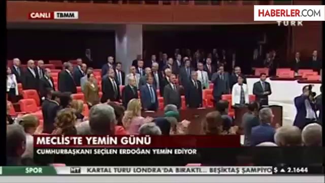 Erdoğan Yemin Ederken MHP'li Akçay, Ayağa Kalkmadı