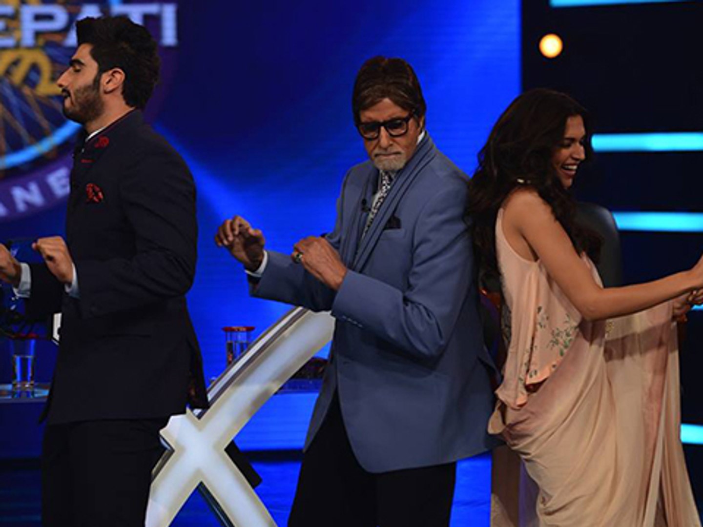 Big B Shakes ‘Booty’ With Deepika And Arjun!