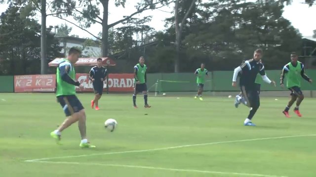 Categoria! Mouche faz golaço em treino do Palmeiras