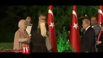 Ersoy, Erdoğan çiftine gül verdi
