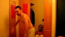Bordel dans la chambre d'Alex