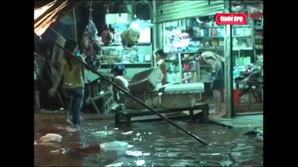 Chợ Lộc Ninh bị ngập vì mưa lớn