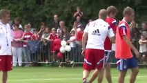 Pep Guardiola roughs up Thomas Muller in Bayern Munich training