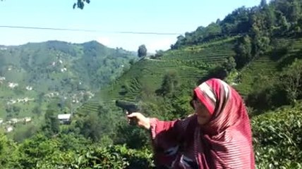 Karadeniz nenesi böyle tabanca atar