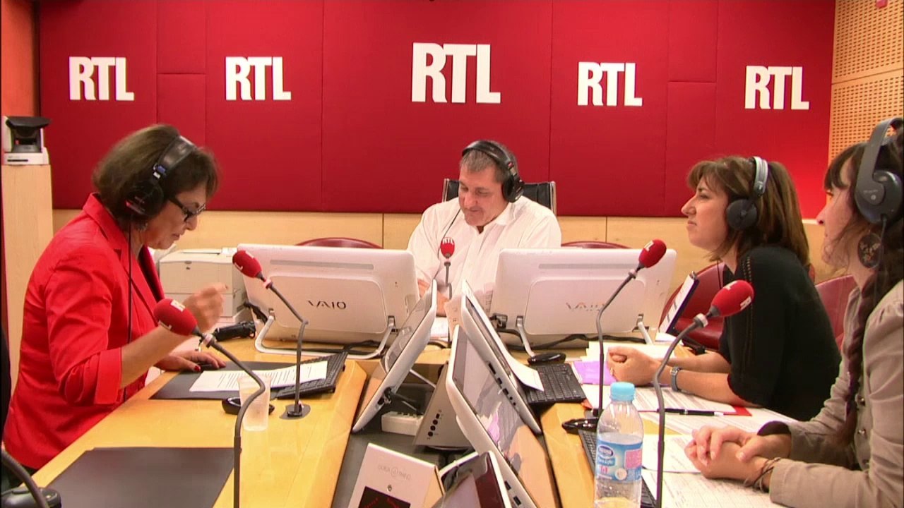 "François Hollande est acclamé à l'étranger", analyse Alexandra Szacka