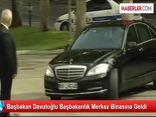 Başbakan Davutoğlu Başbakanlık Merkez Binasına Geldi