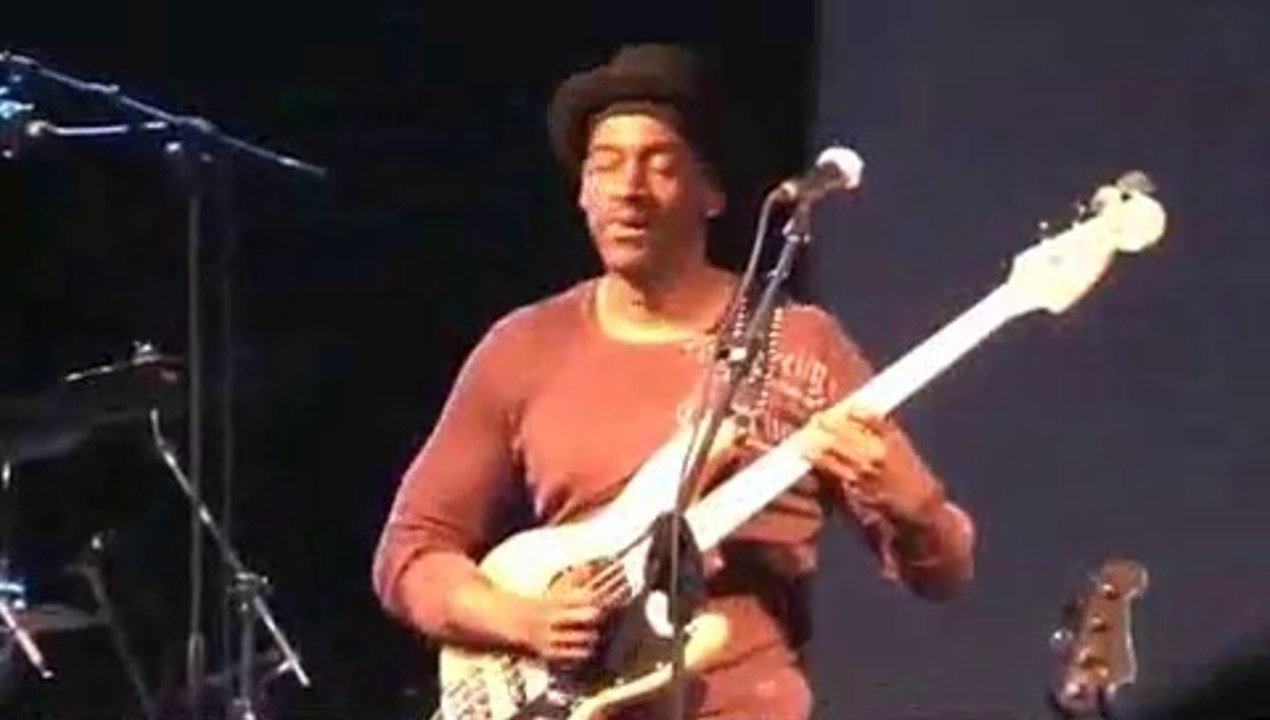 Marcus Miller   / Tutu Revisited - Tomaas (Cagliari Jazz in Sardegna, 2009)