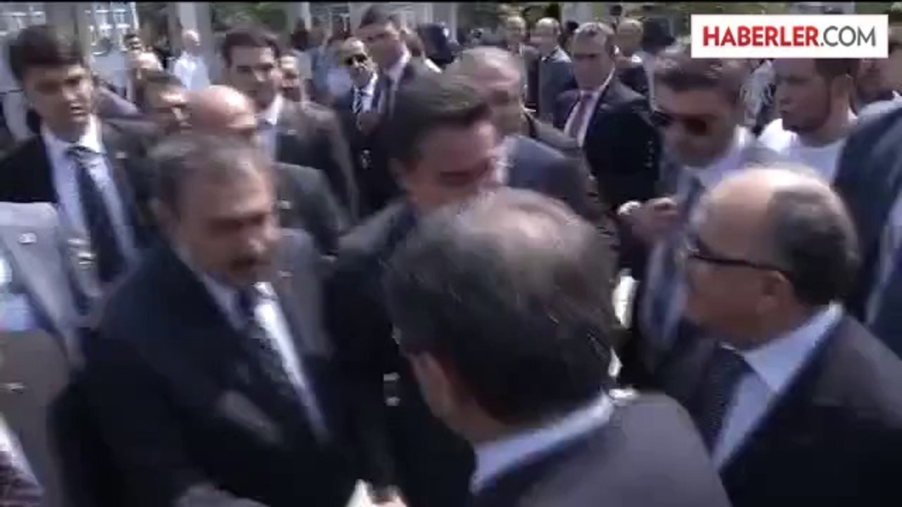 Başbakan Davutoğlu, cuma namazını Kocatepe Camisi'nde kıldı