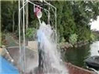 تحد بين مشاهير ورجال أعمال بالماء المثلج لأغراض خيرية