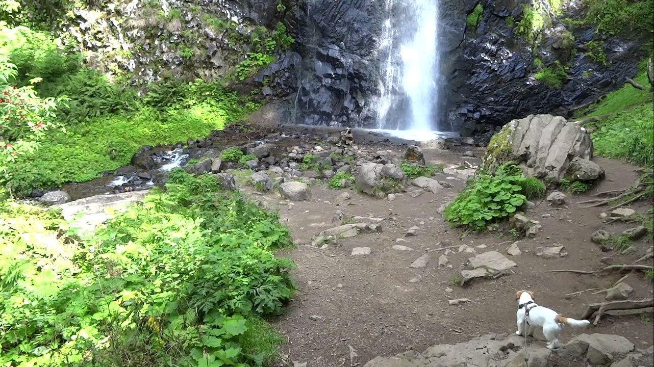 Pays d'auvergne : cascade de Queureuilh