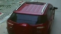 Un enfant chinois se fait rouler dessus par une voiture