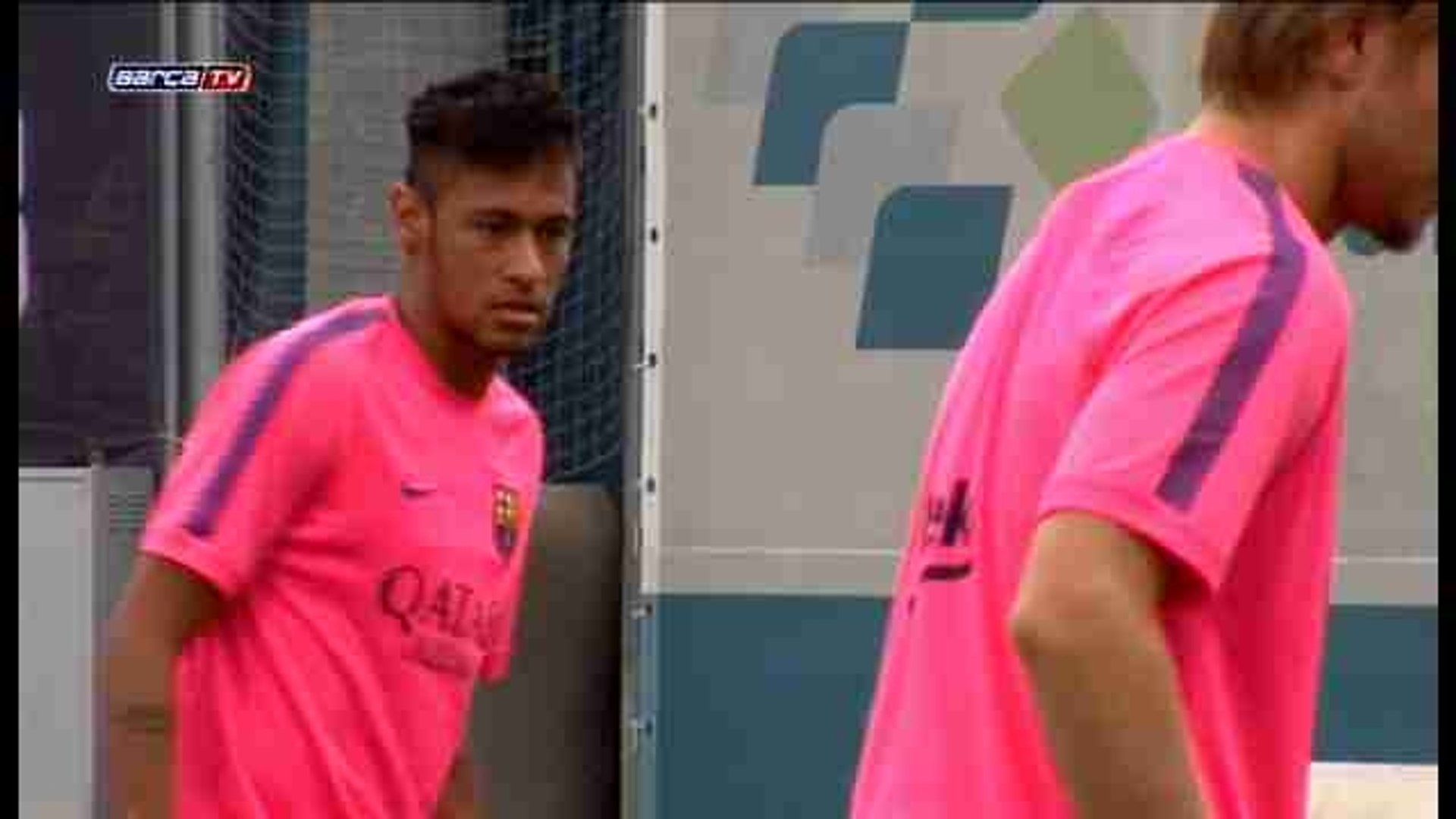 ⁣Rafinha back to training with the rest of the group; Neymar waits for medical OK to face Villarreal