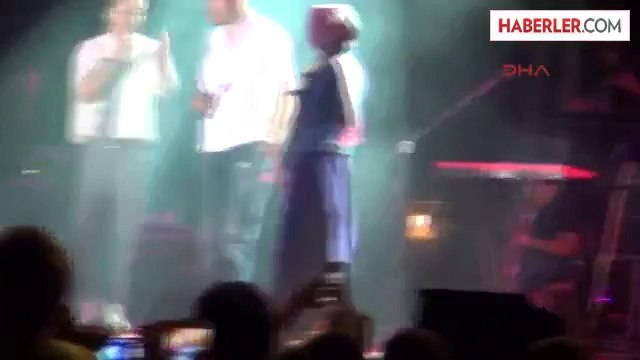 Mustafa Ceceli Konserinde Evlenme Teklifi