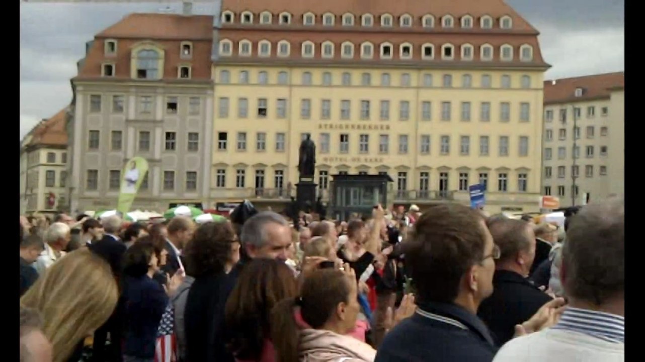 Merkel in Dresden + Gegenprotest