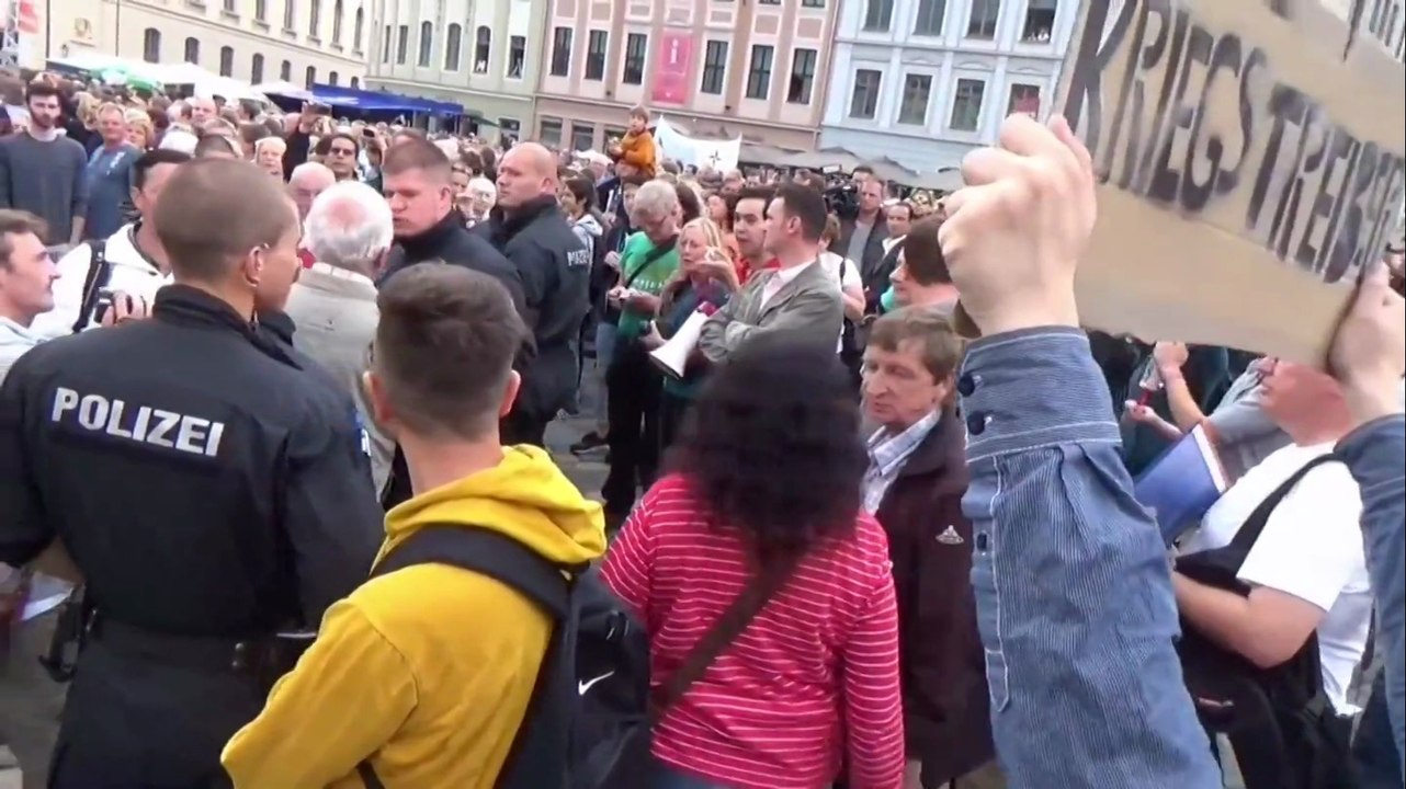 Merkel in Dresden + Gegenprotest 2