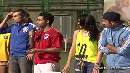 (Urgent_News_Full_Track.mp3)Cover the Football Match with RANBIR KAPOOR -ARMAAN Arif Ali, Dinesh Vijan ,Imitiaz Ali and REFREE Deeksha Seth 3