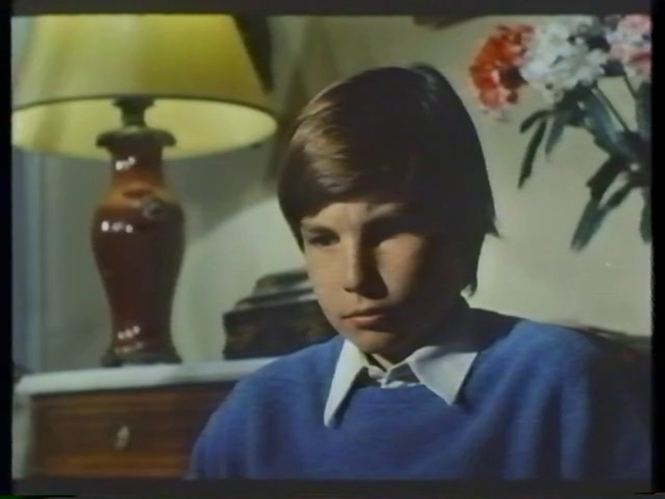 Les liaisons particulières aka Her and She and Him (1970) Eying the singer