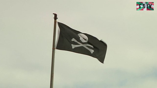 Sopela | Surfistas Playa nudista La salvaje | Euskadi Surf TV