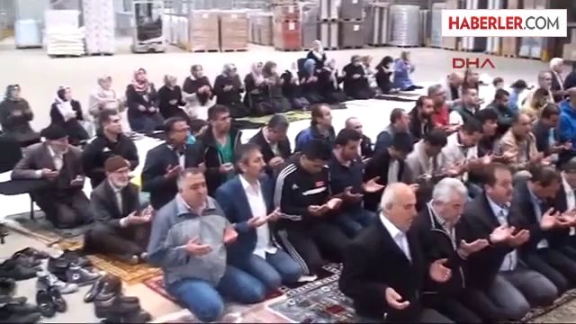 Caminin Temel Atma Törenine Papaz da Katıldı