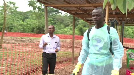 إيبولا : تضحية العاملين الصحيين لإنقاذ الأرواح