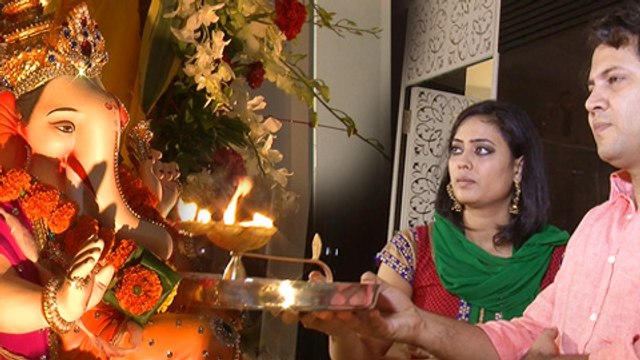 WATCH Shweta Tiwari Brings Home Lord Ganesh - Ganesh Chaturthi 2014
