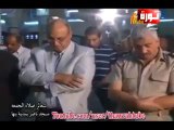 فضيحة احد القيادات الشرطية بمدينة بنها يلتفت فى الصلاة على الهواء مباشرة من التلفزيون المصرى