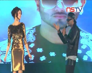 Honey Singh performs in his new song Love Dose from Desi Kalakaar
