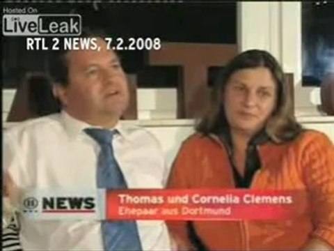 Un requin blanc saute sur un bateau