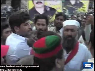Dunya News - PTI workers fight with each other in Multan